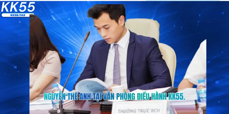 Nguyễn Thế Anh tại văn phòng điều hành KK55.